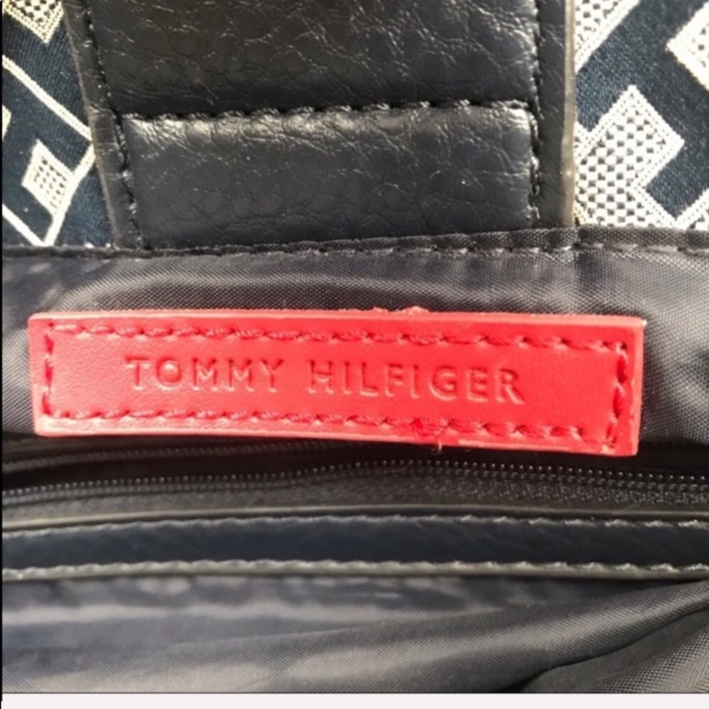 Tommy Hilfiger Navy Shoulder Bag Gold Hard… - Picture 6 of 9